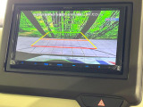 【バックカメラ】駐車時に後方がリアルタイム映像で確認できます。大型商業施設や立体駐車場での駐車時や、夜間のバック時に大活躍!運転スキルに関わらず、今や必須となった装備のひとつです!