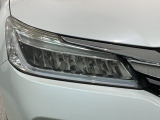 LEDヘッドライトは、点灯の瞬間から最大光量を発揮し、突然暗くなるトンネルなどでの安定感を高めます。