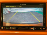 【バックモニター】ガイドライン表示機能付きバックカメラ装着車です。バックでの駐車時など後方の安全確認ができて安心安全です♪
