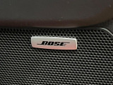【BOSEサウンドシステム】メーカーオプションの高品位サウンドシステムを搭載。専用のチューニングが施された大小様々なスピーカーから良質なサウンドが奏でられ、臨場感あふれる音響空間を演出します。