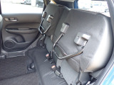 ◆チップアップ&ダイブダウン機構付【ULTR SEAT】は後席座面を左右分割で跳ね上げることができます。トランクで積載できない背の高い荷物をラクラク収納できます。ホンダ車ならではの人気装備です。