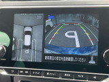 まるで真上から見ているような、視認性の良いアラウンドビューモニターです。駐車が苦手な方でもこれでらくらく駐車できますよ。