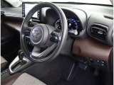 高いホールド性で運転姿勢が安定します。長距離ドライブでも疲れにくいのが魅力です。快適なドライビングライフをお送りください♪