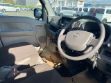 ドライバーを中心の操作性の良い運転席