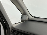 【左右独立オートエアコン】左右席で独立温度コントロールが可能です。運転席はキンキンに冷やして助手席はマイルドにと言った設定が可能です☆暑さ寒さでケンカすることもなくなりますね♪