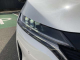 LEDヘッドランプは、白く明るいのが特徴です。