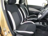 運転席の写真です!座り心地も良さそう、あなたのドライビングポジションをガッチリ支え、心地よい安心感で、ロングドライブもらくらく??