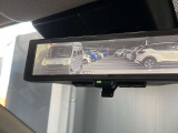 スマートルームミラー・後部座席に人が座っている時や、荷物が多い際でも後方確認がしやすいです。