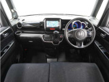 ◆視界広々で非常に運転しやすくロングドライブでも疲れを感じさせないすっきりとまとまったインパネ周りです。