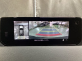 狭い場所での駐車やすれ違いなどでより的確な運転操作に役立つ360&deg;ビューモニターが装備されています。