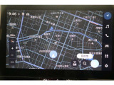 スマホやiPhoneと連携し、対応アプリを表示させて使うコネクティッドナビ対応ディスプレイオーディオPlus。高画質で鮮明な映像が楽しめるフルセグTV対応です。