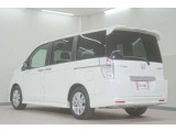 運転席のスペースはゆったりしていて、視界も広く確保されているので普段の運転からロングドライブまで快適です。
