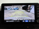 バックカメラの画像です。ガイドラインがスムースな車庫入れをサポートいたします。車庫入れの安心感がアップしますね。