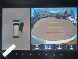 パノラミックビューモニター付きです。車両を上から見たような映像をディスプレイオーディオ画面に表示。運転席からの目視だけでは見にくい、車両周辺の状況をリアルタイムでしっかり確認できます。