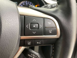 前方の車との車間を設定し、スピードを上げたり緩めたりを自動で行ってくれる追尾式の「レーダークルーズ」。上級装備の一つです!高級車にしかつかない嬉しい機能です。