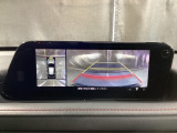 狭い場所での駐車やすれ違いなどでより的確な運転操作に役立つ360&deg;ビューモニターが装備されています。