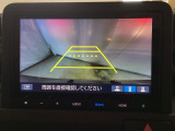 バックでの車庫入れも安心です! リアカメラが付いているバックモニター付のナビを装備しております。操作線もついており距離感も画面から確認できます。