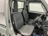 【フロントシート】さまざまな体格の方が快適に運転ができるよう配慮したシートになっております。