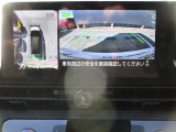 上空から見下ろしているかのように駐車できるアラウンドビューモニター。車庫入れや縦列駐車に役立ちます。