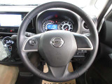 運転が楽しくなる明るく開放的な運転席まわりです。