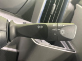 【オートライト】周りの明るさに応じて自動でヘッドライトの点灯・消灯ができる機能です!ライトの付け忘れ・消し忘れなどが無くなり、雨の日や夕方の走行も安心!トンネル通過時も便利ですね♪