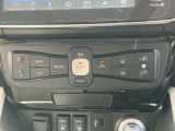 車内の温度管理がワンタッチで簡単に出来るのがオートエアコンです。これでいつでも快適ドライブが出来ますね!