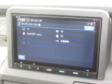 ナビゲーションは純正8インチメモリーナビ(VXM-245ZFEi)を装着しております。AM、FM、Bluetooth、フルセグTVがご使用いただけます。初めて訪れた場所でも安心ですね!