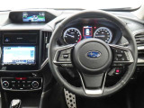スポーティームード溢れる運転席周りですね。 クイックなドライビングに対応できるよな運転席回りになっています。 ドライブがますます楽しくなりますね!