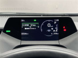 トップマウントメーターを採用。ハンドルより上の位置に配置し、少し目線を落とすだけで、車速などを確認できます。