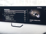 こちらのお車には先進安全装備が多数搭載されています。衝突被害を回避あるいは軽減するためのブレーキや、後方死角からの接近警報、車線逸脱を防止する警報装置など、詳しくはスタッフまでお尋ねください。