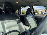 運転席はパワーシートでございます。