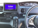 【eコンスイッチ】低燃費運転をサポートするECONモード。スイッチをONすると、エンジンやトランスミッション、A/Cなどを協調制御し、燃費の向上に貢献。エコドライブの効果を高めます。