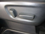 パワーシート搭載。微妙な調整が手軽にでき、ピッタリのポジションで運転することが可能です。
