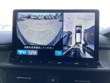 カメラで映した周囲の映像をナビゲーション画面に表示し、ドライバーの死角を減らすことで運転負荷を軽減するマルチビューカメラシステム装備です!