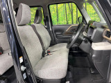 運転席シート廻りは使用感も少なく、良好な状態となっています。丁寧に使われていたことがよくわかりますね。