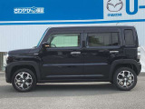 純正アルミで全体的にデザインがまとまっています。車も人も、オシャレはまずは足元からですね。
