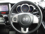 ドライバーに寄り添う快適な運転操作をサポートするステアリングです♪またステアリングスイッチ付きで前方から目を離すことなく操作することができます!