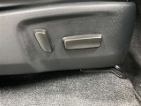 パワーシート搭載。微妙な調整が手軽にでき、ピッタリのポジションで運転することが可能です。