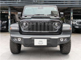 JEEPと言えば7スロットグリルです、7本のグリルはジープの証です。