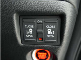 ◆両側電動スライドドア◆狭い駐車場でも乗り降りが楽々♪お子様が隣の車にドアを当ててしまう心配もございません!小さなお子様連れの方もこれで安心。