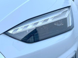 ●LEDハイビームが多数独立で存在し、ハイビーム時に対向車や前方を走る車の部分をロービームに切り替えが可能!!シーケンシャルウインカーも装備!!