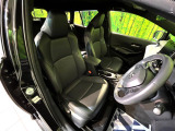 運転席シート廻りは使用感も少なく、良好な状態となっています。丁寧に使われていたことがよくわかりますね。