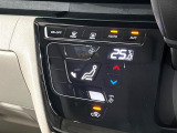 【オートエアコン】一度お好みの温度に設定すれば、車内の温度を検知し風量や温度を自動で調整。暑い&hellip;寒い&hellip;と何度もスイッチ操作をする必要はありません。快適な車内空間には必須の機能ですね♪
