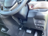【両側パワースライドドア】です。リモコンや運転席のスイッチ操作で楽々自動開閉。