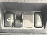 【両側パワースライドドア】スマートキーや運転席のスイッチで後席両側スライドドアの開閉が可能♪電動だから力を入れてドアを開ける必要が無く、小さなお子様でも簡単に開け閉めでき快適です♪