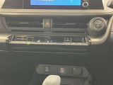 左右独立温度コントロールフルオートエアコンです。運転席、助手席それぞれで独立して温度設定ができます。冷え性の方が乗っても安心ですね♪