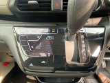 インパネシフトレバーで運転席まわりがコンパクトです。