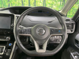 【純正革巻きステアリング】上質な革を使用することで、手にしっかり馴染みとても運転しやすいハンドルです♪