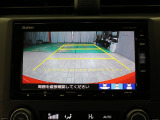 【バックカメラ】シフトを「R」の位置に入れると、自動的に画面がカメラ映像に切り替わり後方の視界をサポートする必須装備です!