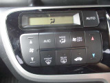 一年中快適オートエアコン装備しています♪窓の曇り取りや車内の空気循環などにも有効です!